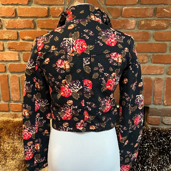 Coachella chic H&M Black Floral Cropped Jacket - Picture 6 of 8